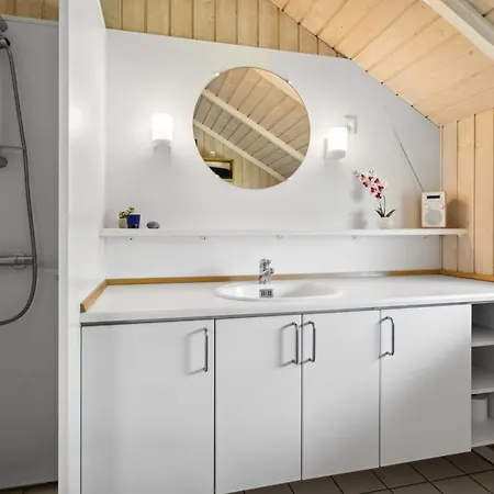 Esther - 500m From The Sea By Interhome *