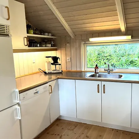 Esther - 500m From The Sea By Interhome