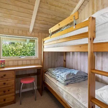 Esther - 500m From The Sea By Interhome