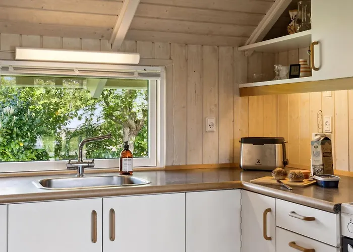 Esther - 500m From The Sea By Interhome